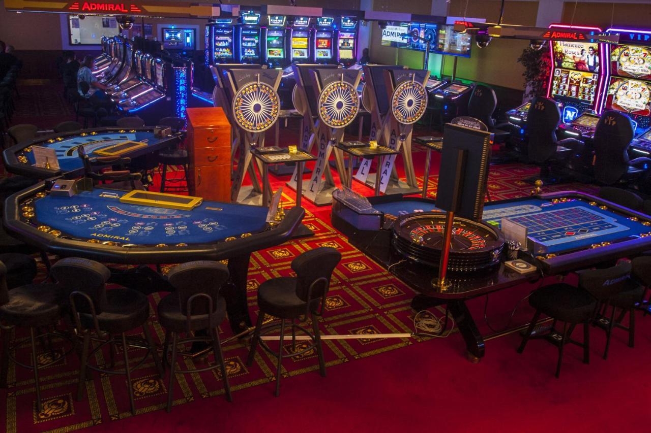 Casino Admiral Velenice - Gmuend Ceske Velenice Exteriér fotografie